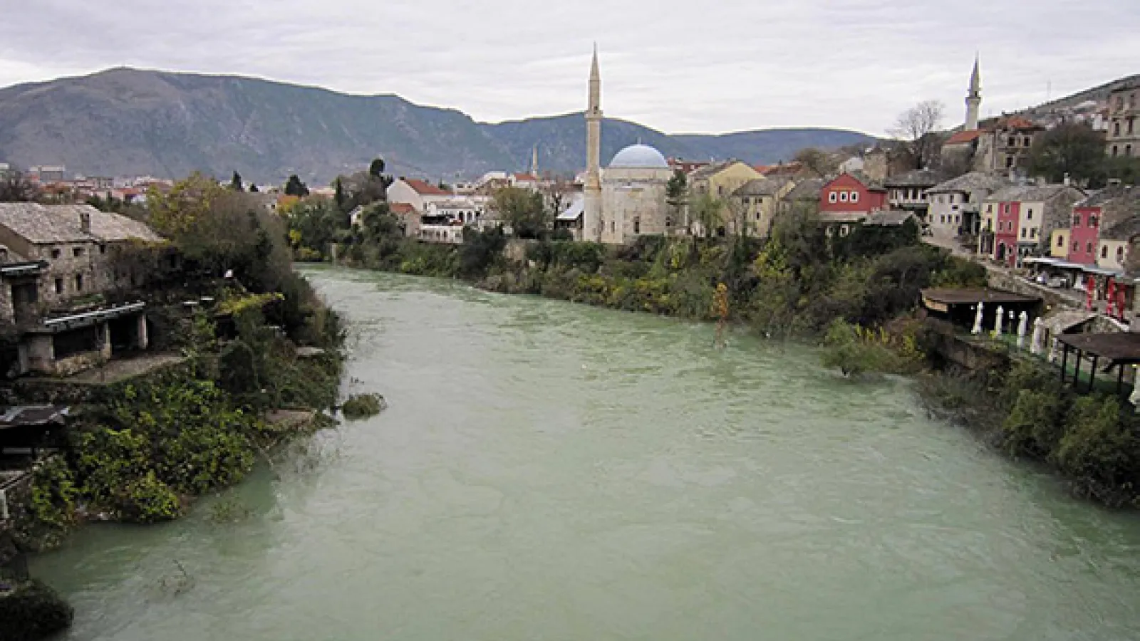 Town divided by a river