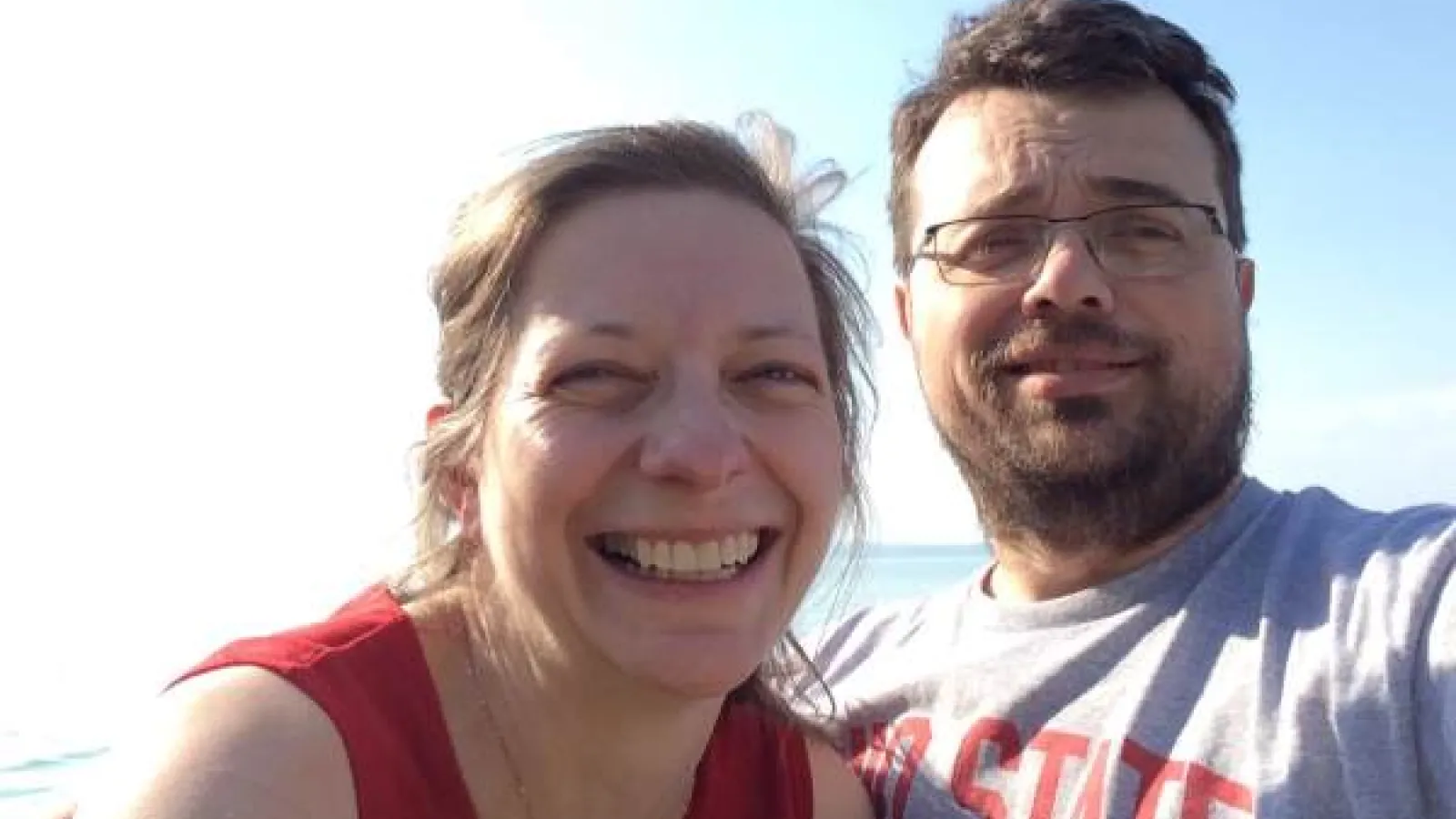 A selfie of Anna and Marcin Solarz in Ohio State gear