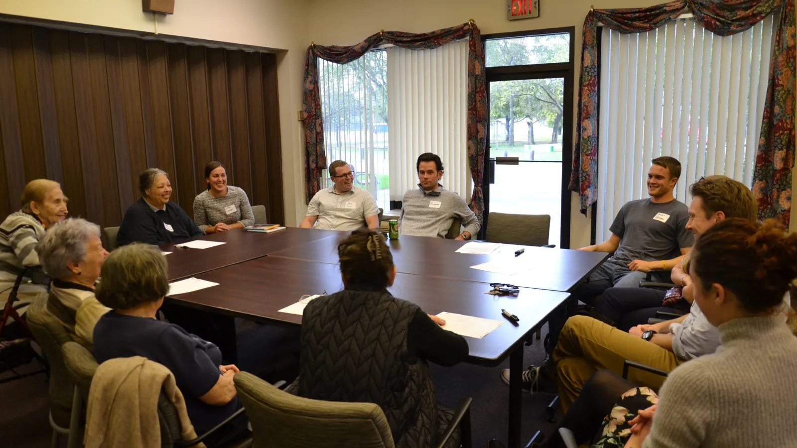 Grad students meet with the Wexner Heritage Village residents 