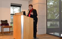 Maria Ignatieva presenting on theatre in Russia following the revolution 