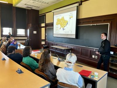 Mykyta Tyshchenko giving a talk to the 2024 olympiada participants.