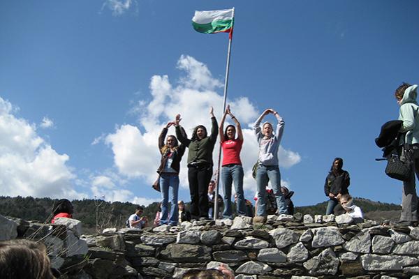 Students making O-H-I-O in Plovidv, Bulgaria