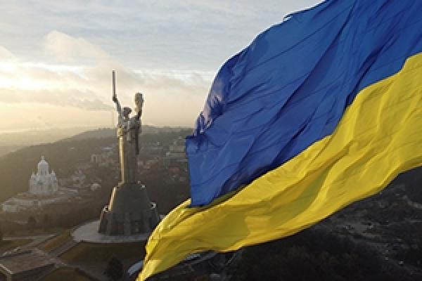 Ukrainian flag and statue