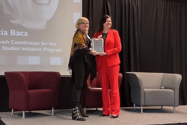 Alicia Baca receiving award from ASFW president, Elaine McLoughlin-Overholt