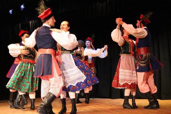 Polish folk dancers dancing the Krakowiak